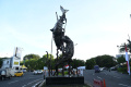 monumen-suroboyo-berbahan-knalpot-brong_20240803_050001.jpg