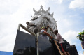 monumen-tragedi-kanjuruhan-disamping-patung-kepala-singa_20221011_145332.jpg