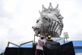 Monumen Tragedi Kanjuruhan Disamping Patung Kepala Singa