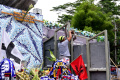 Monumen Tragedi Kanjuruhan Disamping Patung Kepala Singa