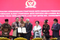 MPR Serahkan Surat Tidak Berlaku TAP MPRS 33/1967 ke Keluarga Soekarno