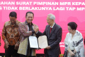 MPR Serahkan Surat Tidak Berlaku TAP MPRS 33/1967 ke Keluarga Soekarno