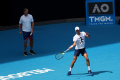 novak-djokovic-kembali-berlatih_20220112_073312.jpg