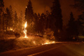 Oak Fire Menghancurkan Ribuan Hektar di Taman Nasional Yosemite
