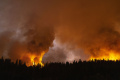 oak-fire-menghancurkan-ribuan-hektar-di-taman-nasional-yosemite_20220725_101808.jpg