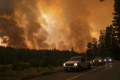 oak-fire-menghancurkan-ribuan-hektar-di-taman-nasional-yosemite_20220725_105725.jpg