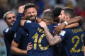 Olivier Giroud Rayakan Kemenangan