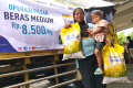 operasi-pasar-beras-medium-di-kecamatan-rancasari-kota-bandung_20230214_175244.jpg