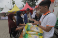 operasi-pasar-murah-di-kecamatan-jatinegara_20240226_184547.jpg