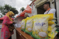 operasi-pasar-murah-di-kecamatan-jatinegara_20240226_185508.jpg