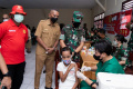 pangdam-pattimura-pantau-langsung-pelaksanaan-vaksinasi-covid-19_20220112_181817.jpg
