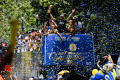 parade-kemenangan-golden-state-warriors_20220621_121138.jpg