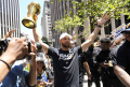 parade-kemenangan-golden-state-warriors_20220621_124946.jpg