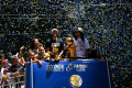 parade-kemenangan-golden-state-warriors_20220621_125446.jpg