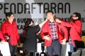 Inilah Momen Saat Ahok Dipakaikan Jas PDIP Oleh Megawati