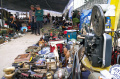 pasar-klithikan-di-gelaran-bandoeng-laoetan-onthel-vi_20231007_213946.jpg