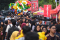 pasar-takjil-ramadan-soekarno-hata-kota-malang-ramai-pembeli_20240312_235056.jpg