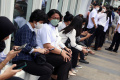 Pasca Gempa Karyawan Berhamburan Keluar Gedung Perkantoran