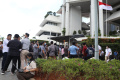 Pasca Gempa Karyawan Berhamburan Keluar Gedung Perkantoran