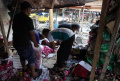 Pascakebakaran Jongko Buah di Pasar Induk Caringin Bandung Pascakebakaran Jongko Buah di Pasar Induk Caringin Bandung