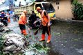 pasukan-oranye-bersihkan-jalana-usai-hujan-lebat_20160722_214214.jpg