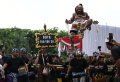 pawai-ogoh-ogoh-di-balai-kota-surabaya_20240310_200546.jpg