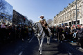 pawai-ribuan-domba-memenuhi-jalanan-paris_20220309_145507.jpg
