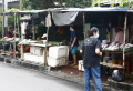 Pedagang Bandeng Imlek Rawa Belong Mulai Diserbu Konsumen