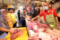 Pedagang Habiskan Stok Daging Karena Akan Mogok Jualan Seminggu