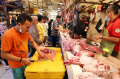 Pedagang Habiskan Stok Daging Karena Akan Mogok Jualan Seminggu