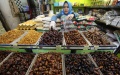 Pedagang Kurma di Pasar Baru Trade Centre Bandung