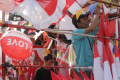 Pedagang Musiman Bendera Mulai Ramai