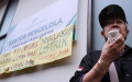 pedagang-pasar-baru-bandung-unjuk-rasa-di-kantor-pengelola-pasar_20240326_213140.jpg
