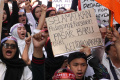 pedagang-pasar-baru-geruduk-balai-kota-bandung_20240201_152839.jpg