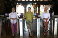 Pegawai Ancol Kenakan Kebaya Peringati Hari Kartini
