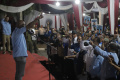 pekerja-bongkar-muat-siap-menangkan-prabowo-gibran_20240121_001208.jpg