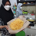 Pelaku Usaha UMKM Garing Kentang Syakilati
