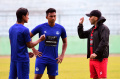 pelatih-kepala-baru-arema-fc-javier-roca-pimpin-latihan-perdana_20220907_181933.jpg