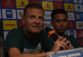 pelatih-persebaya-josep-gombau-adakan-jumpers_20230922_190717.jpg