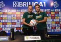 pelatih-persebaya-josep-gombau-didampingi-ze-valente-jumpers_20231006_164521.jpg