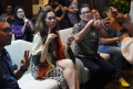 Pelatihan Bahasa Isyarat di Kantor Cabang UOB Indonesia Dago