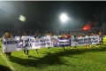 Pemain dan Official Arema Cronus Bentangkan Spanduk