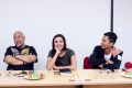 Pemain Film Security Ugal-Ugalan Berkunjung Ke Tribun