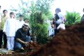 Pemakaman Anaknya Komeng