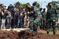 pemakaman-sertu-rizal-korban-tembak-kkb-papua_20220129_192741.jpg