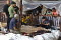 pemandangan-memilukan-setelah-rudal-hantam-rumah-sakit-di-gaza_20231018_095316.jpg