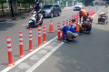 Pemasangan Pembatas Jalur Sepeda