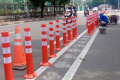 Pemasangan Pembatas Jalur Sepeda