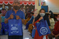 Pembagian Sembako Untuk Ratusan MBR di Surabaya