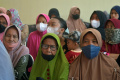 Pembagian Sembako Untuk Ratusan MBR di Surabaya